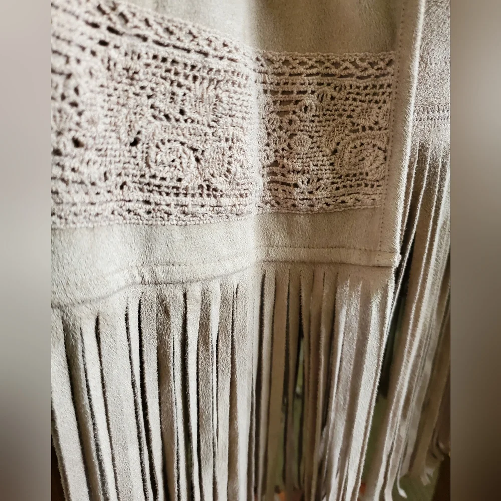 Fringed Fabric long Vest. Size 3 Maurices. Beige in color, very very, soft. - Picture 2 of 4